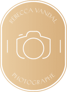 Logo de Rébecca Vandal, photographe.